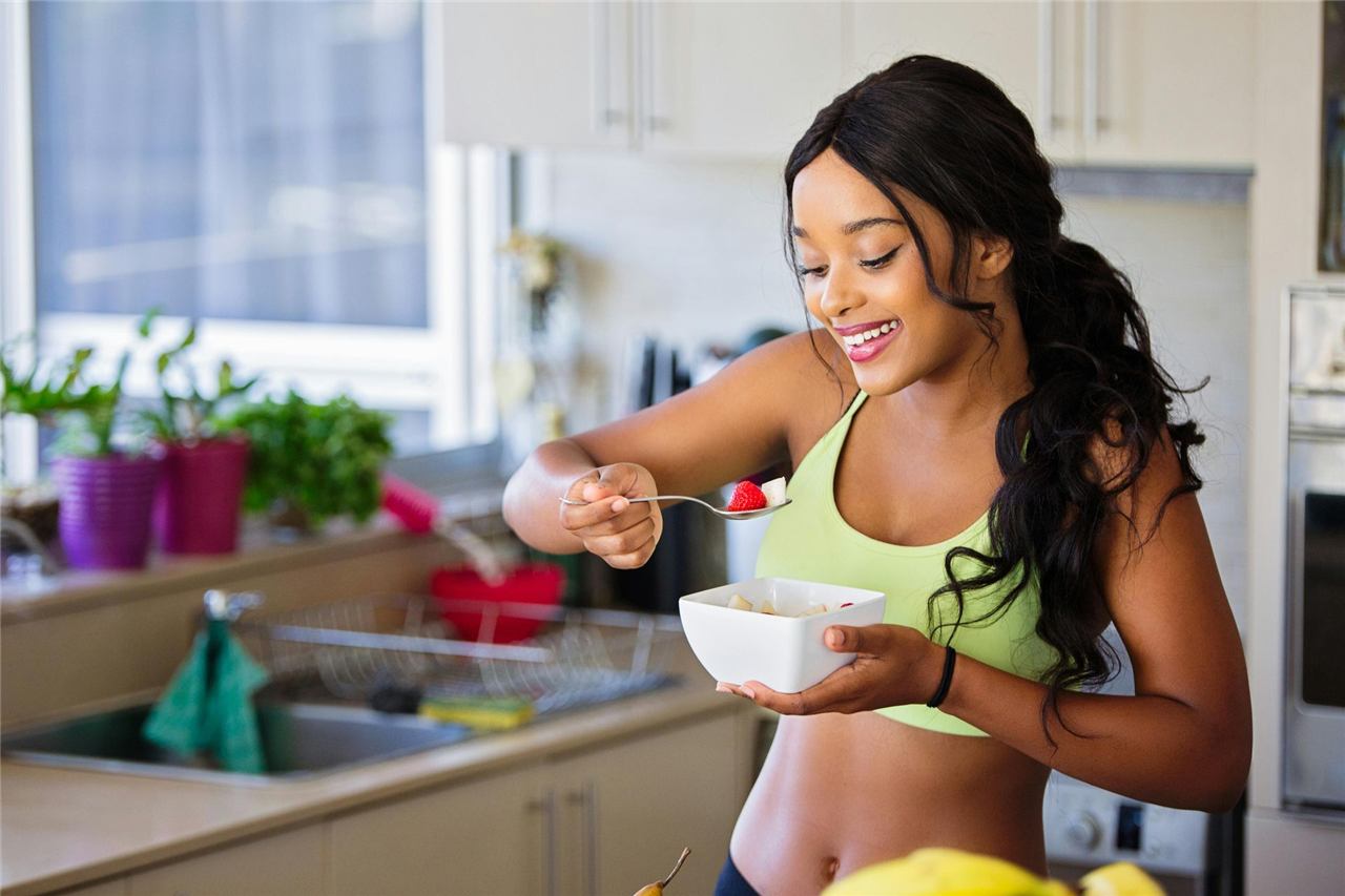 Para emagrecer com whey protein, é preciso ter bons hábitos alimentares e praticar exercícios.
